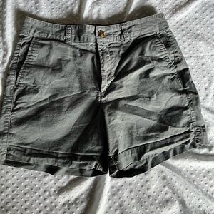 Pre owned old navy ladies size 8 gray shorts